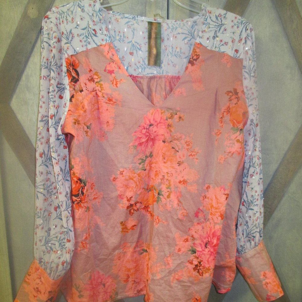Beautiful Arrata Silent Journey blouse Salmon, beige and bluish green. Size M
